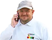 Michael Peege telefoniert