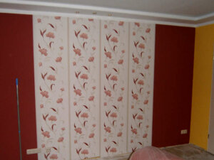 Tapete mit floralem Muster