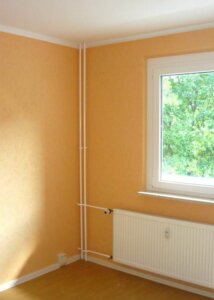 Wohnstube mit Vliestapete