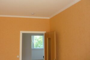 Wohnstube mit Vliestapete