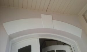 Eingangsbereich nach dem Einbau einer neuen Tür